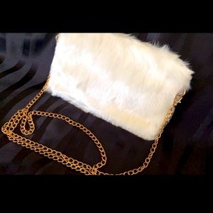 WHITE PURSE! (